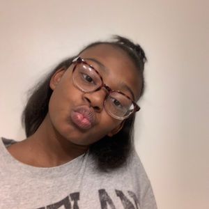 Meet your Posher, Layna